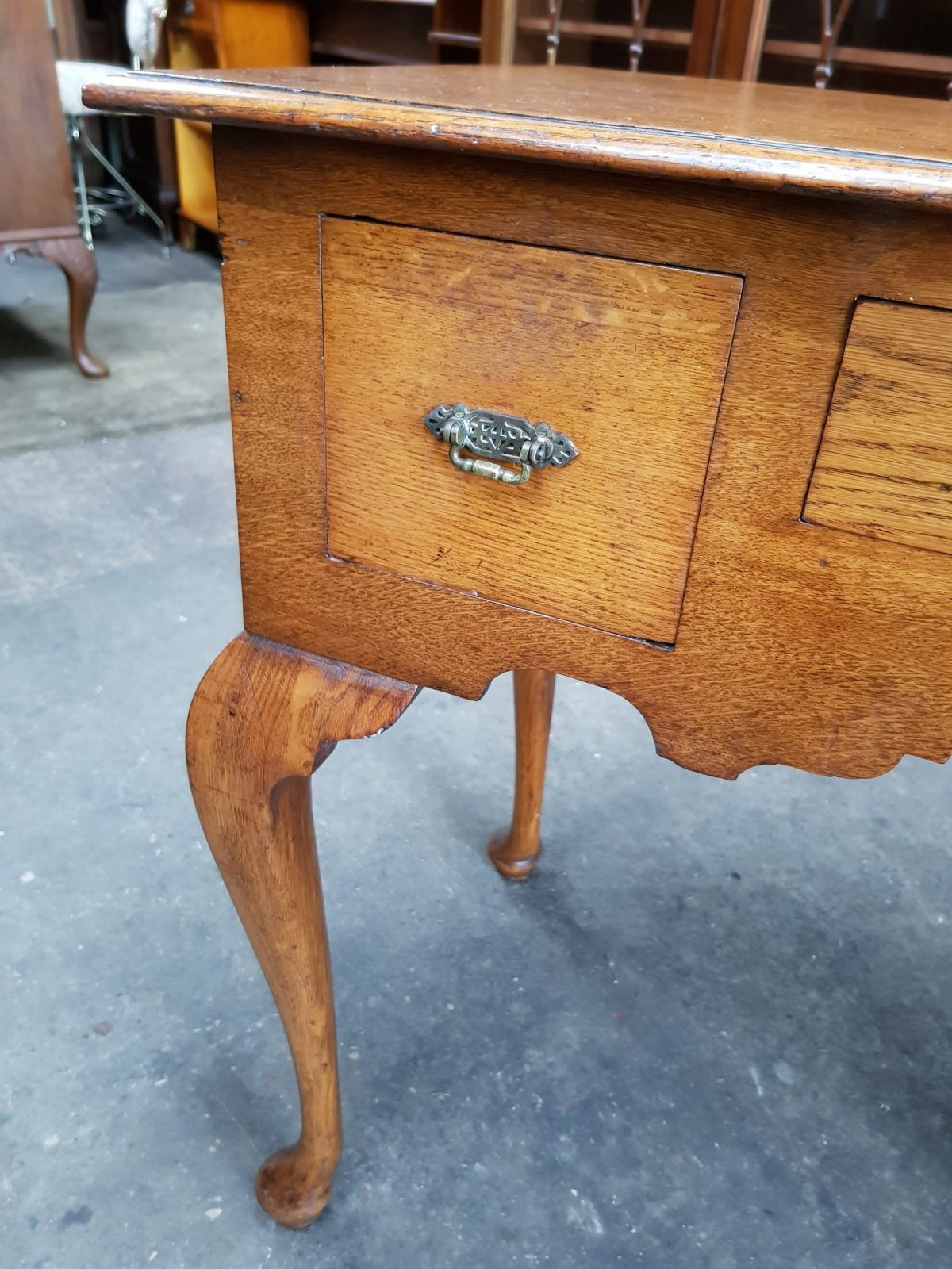 Small Antique Oak Side Table / Hall Table on Cabriolet-Legs - Image 5