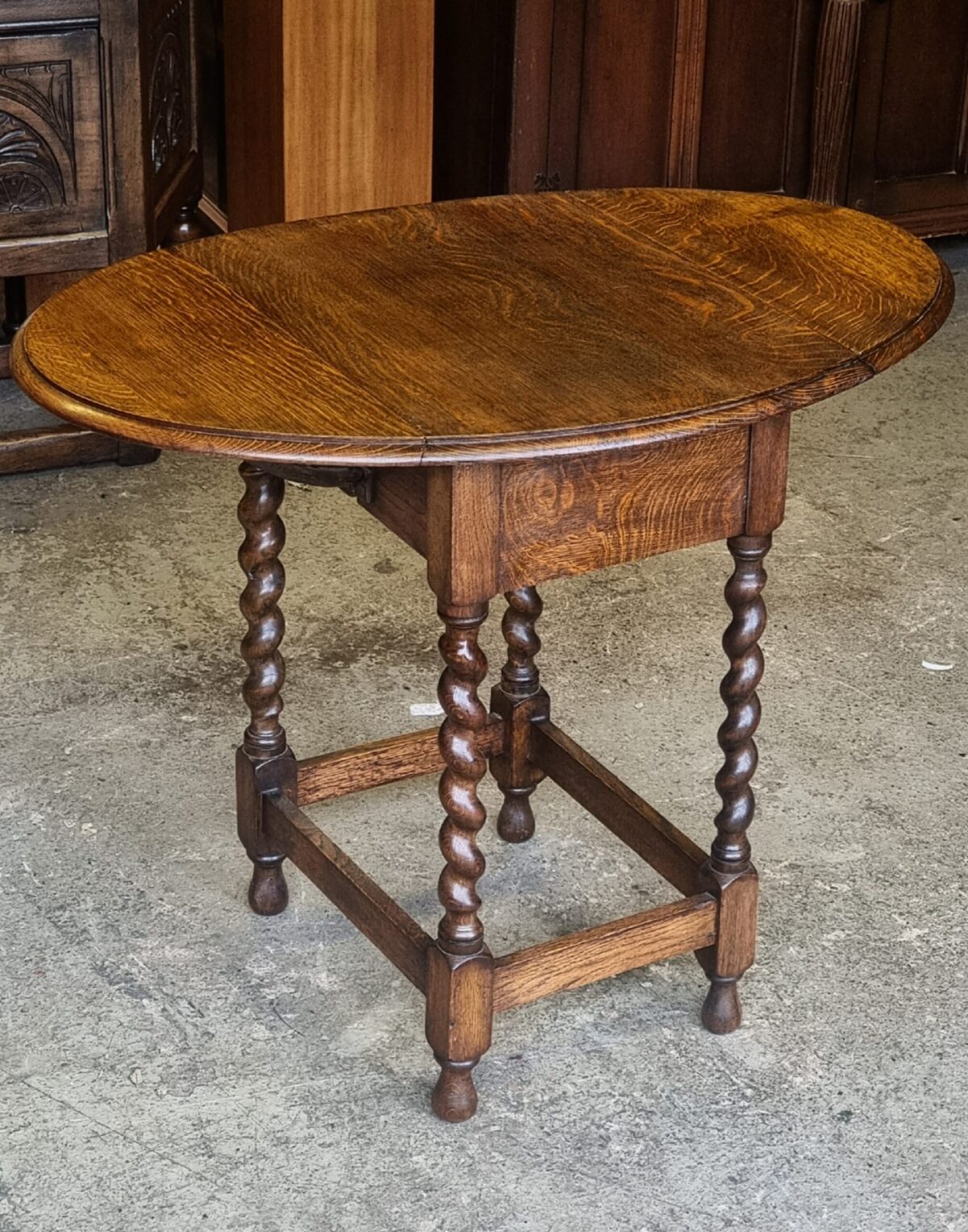 Oak Barley-Twist Drop-Side Table (with locking mechanism) - Image 3