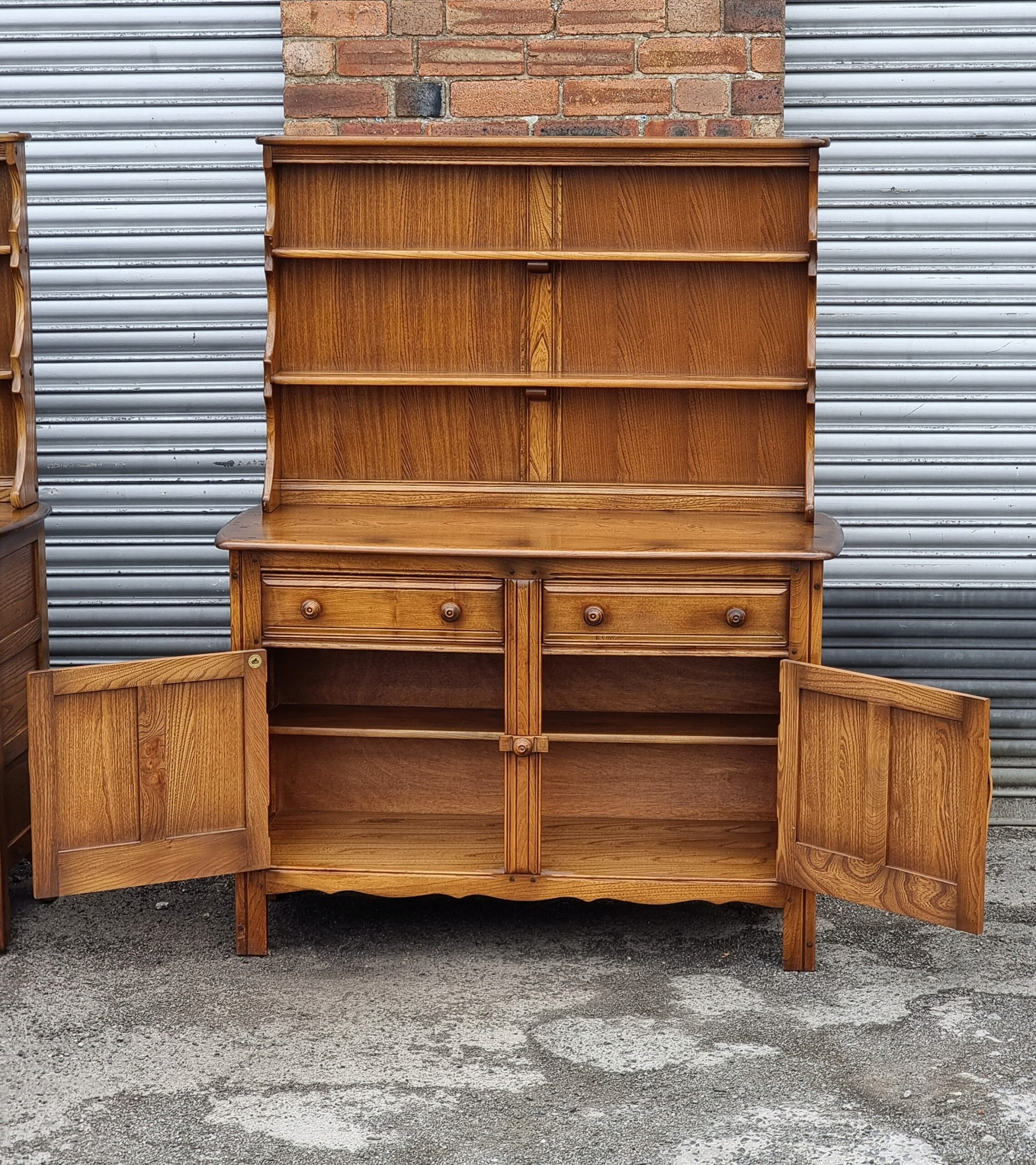 Ercol Dresser, light-coloured Beechwood Plate-Rack Dresser/Sideboard ...