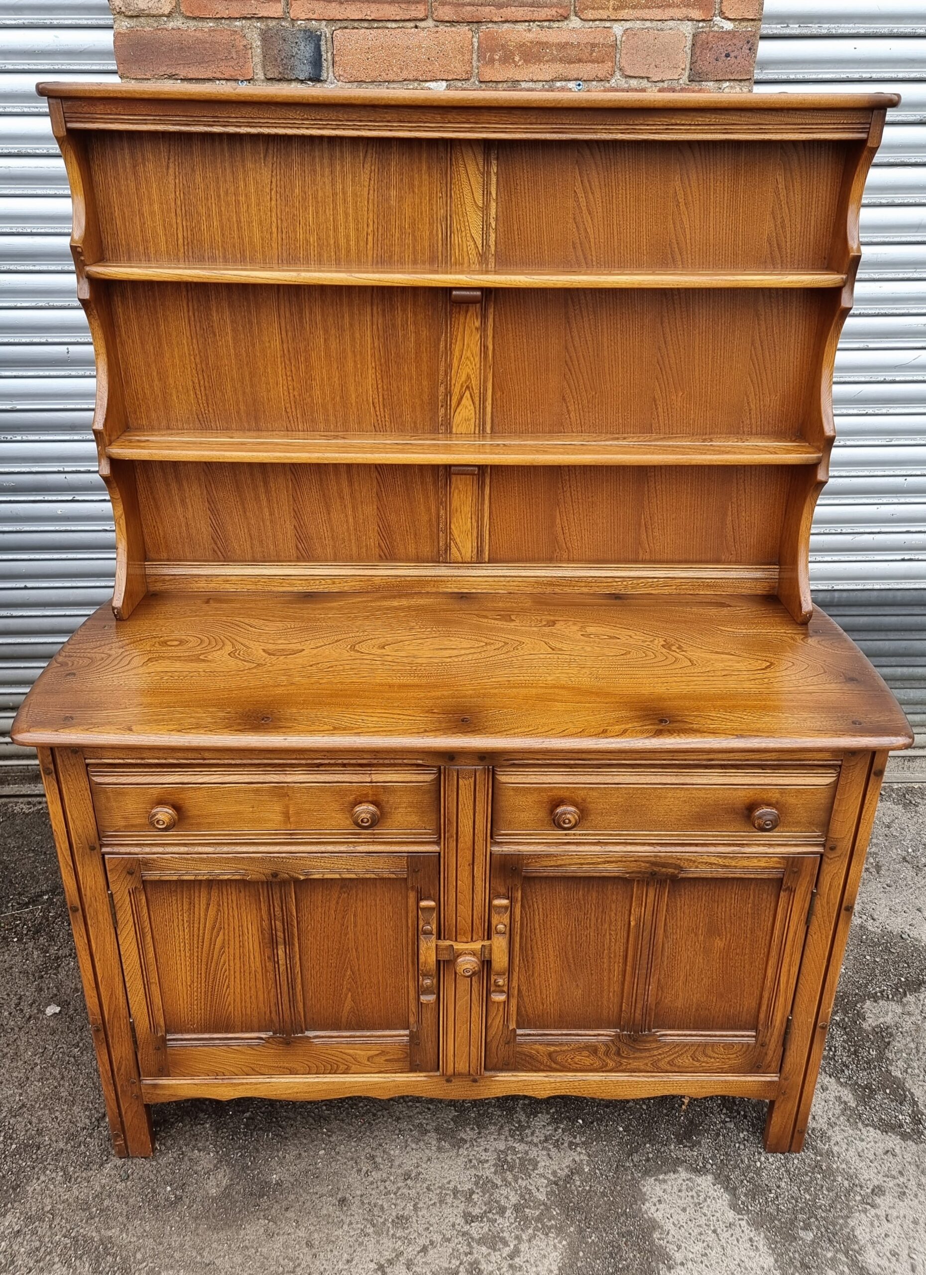 Ercol Dresser, light-coloured Beechwood Plate-Rack Dresser/Sideboard ...