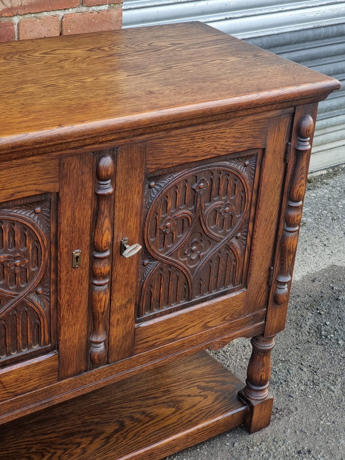 Antique style Oak Carved 2 Door Cupboard, Small Sideboard, Oak Console Table, Hall Cupboard / Cabinet - Image 3