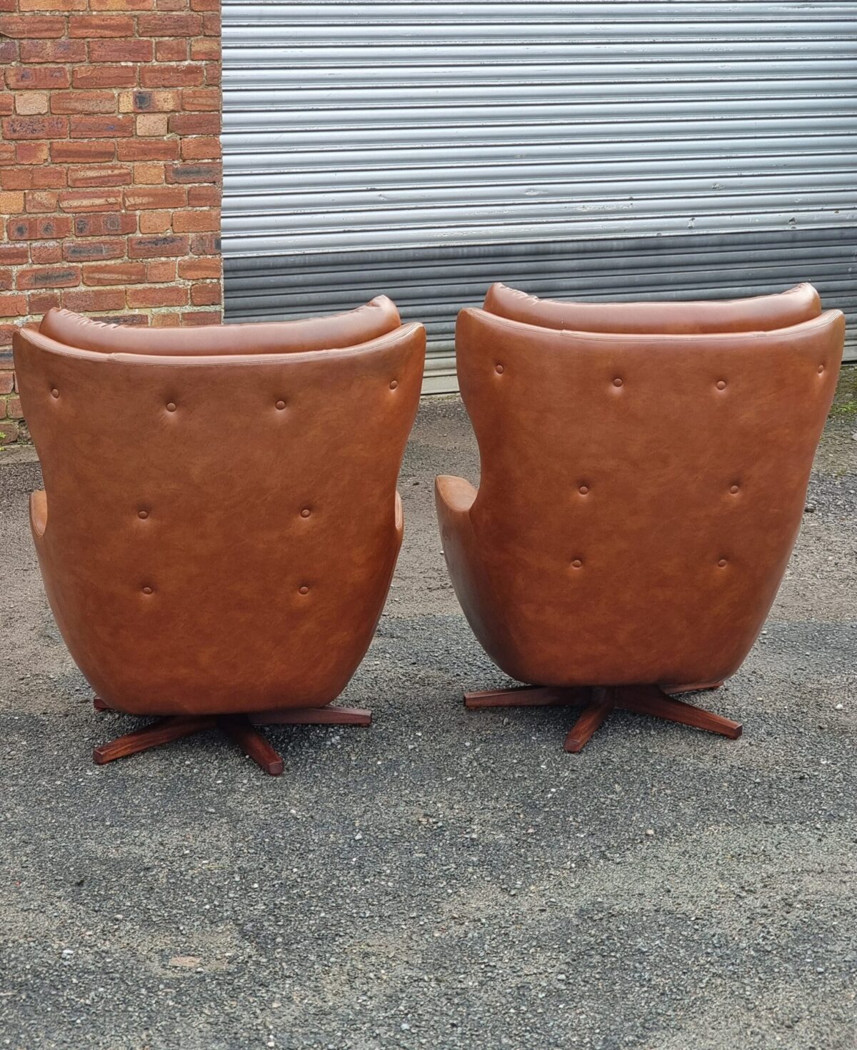 Vintage Pair of Swivel Arm Chairs, Matching Pair of 'Parker Knoll, Statesman' Retro Swivel Arm Chairs - Image 3