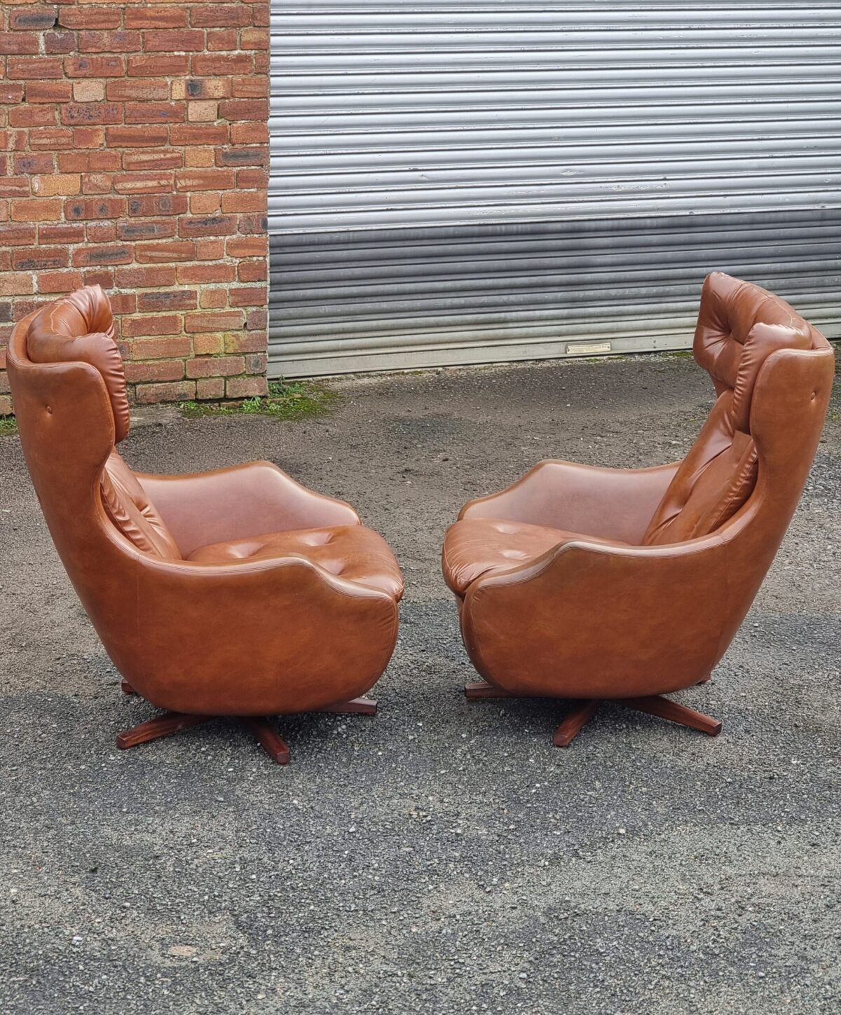 Vintage Pair of Swivel Arm Chairs, Matching Pair of 'Parker Knoll, Statesman' Retro Swivel Arm Chairs - Image 2