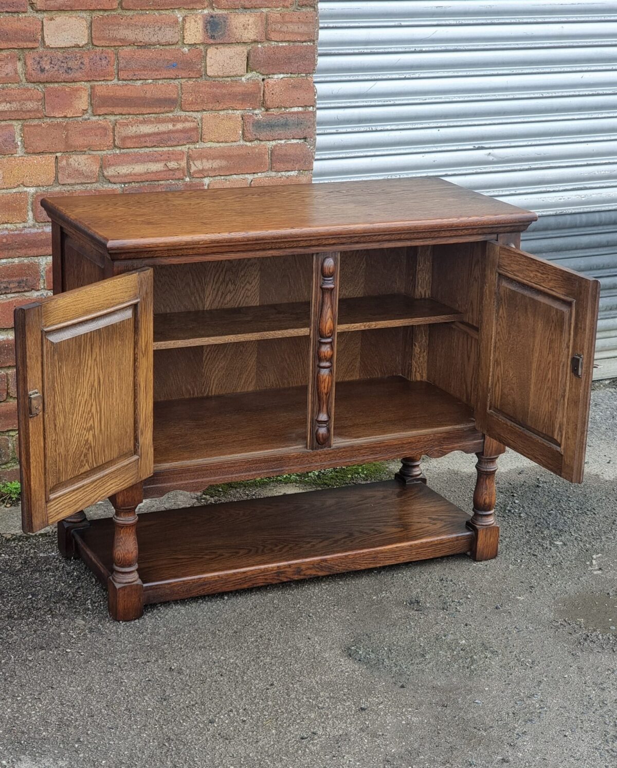 Antique style Oak Carved 2 Door Cupboard, Small Sideboard, Oak Console Table, Hall Cupboard / Cabinet - Image 2