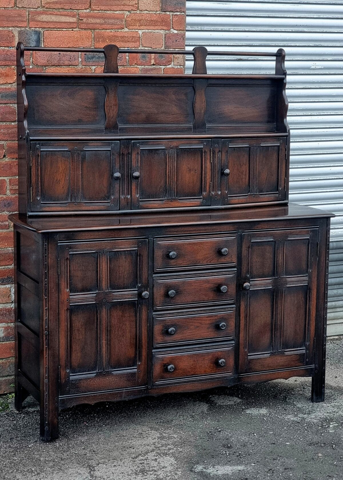 'Ercol' Oak Sideboard/Cupboard with 4 Drawers flanked by two Cupboards & Removable Hutch/Cabinet Top