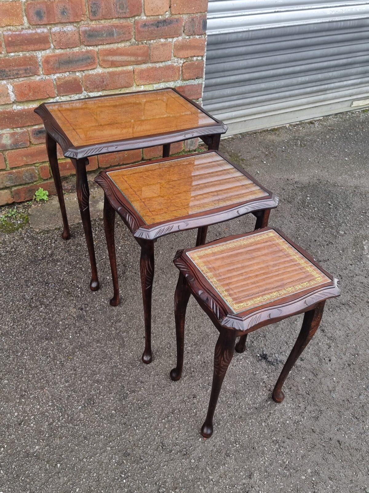 Gilt-Embossed Tan-Leather & Glass-Top Nest of Tables, Nest of 3 Occasional/Side Tables - Image 3