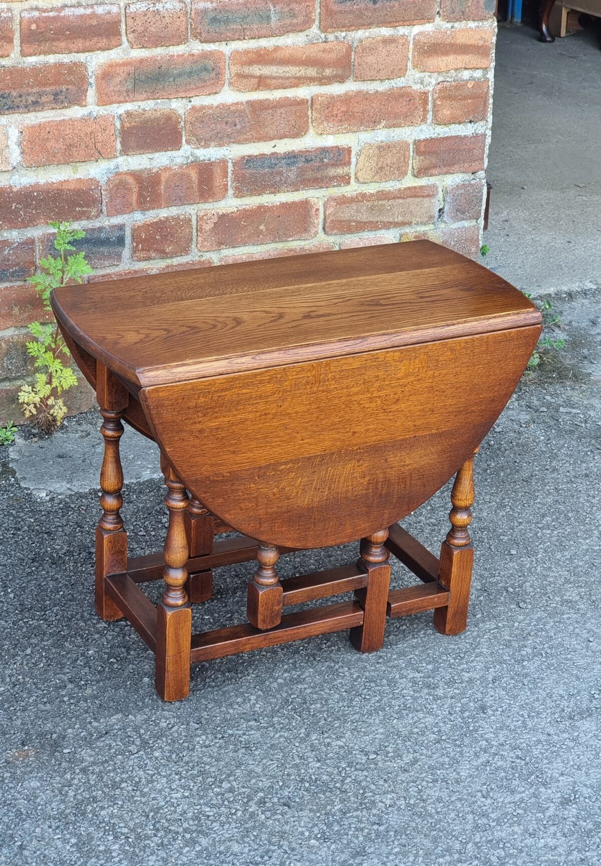 Oak 'Old Charm' Drop-Side Coffee Table, Oak Drop-Leaf Coffee Table by 'Wood Bros', Made in England - Image 2
