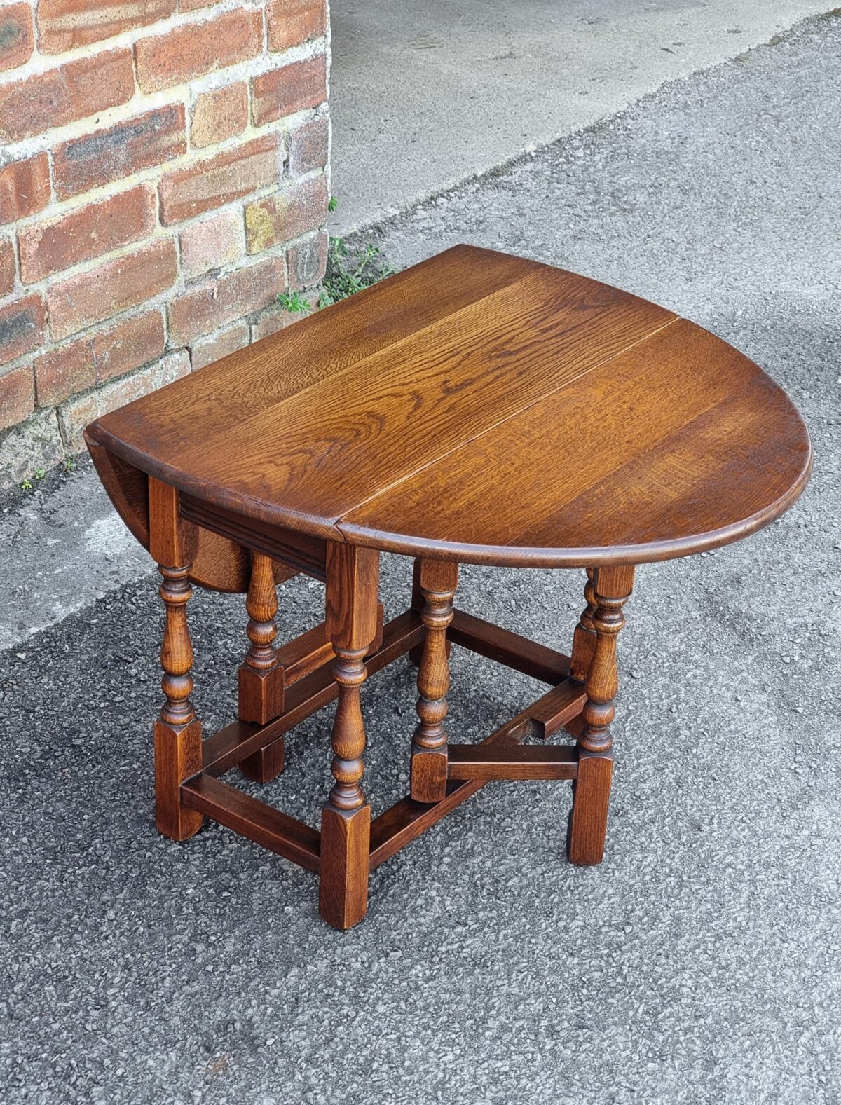 Oak 'Old Charm' Drop-Side Coffee Table, Oak Drop-Leaf Coffee Table by 'Wood Bros', Made in England - Image 3