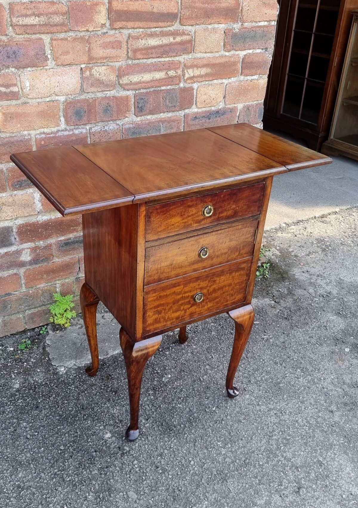 Small Antique Drop-Side Cabinet, Nightstand, Bedside Cabinet with Drop-Leaf Sides on Cabriolet-Legs - Image 4