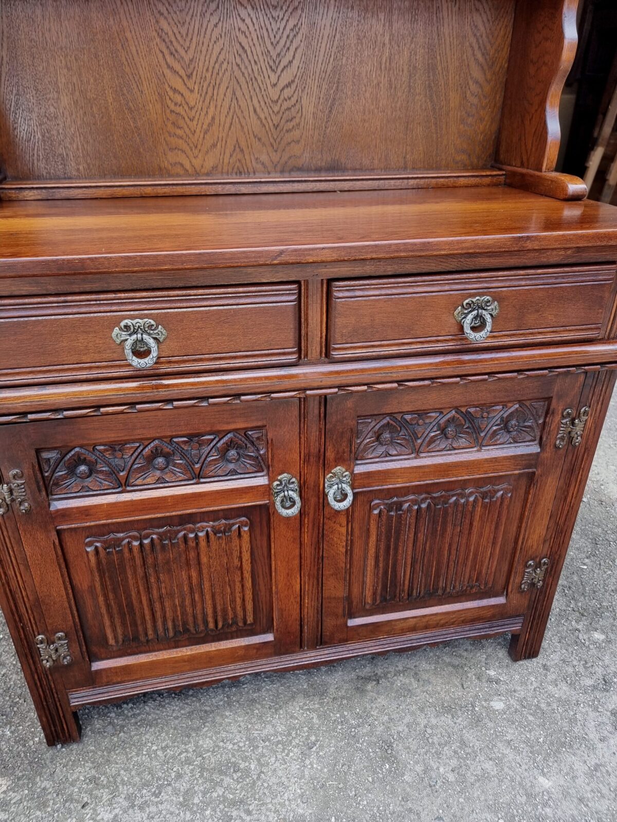 'Old Charm' Antique style Small Oak Dresser with Carved, Linen-Fold Doors by 'Wood Bros', Made in England - Image 2